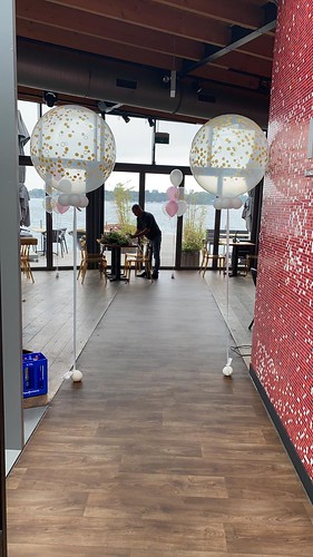  Cloudbuster Rond Met Confetti Print Restaurant De <a href='http://www.rotterdamsballonnenbedrijf.nl/plaatsen/tuin-van-de-vier-windstreken' class='w3-text-indigo'>Tuin Van De Vier Windstreken</a> Rotterdam