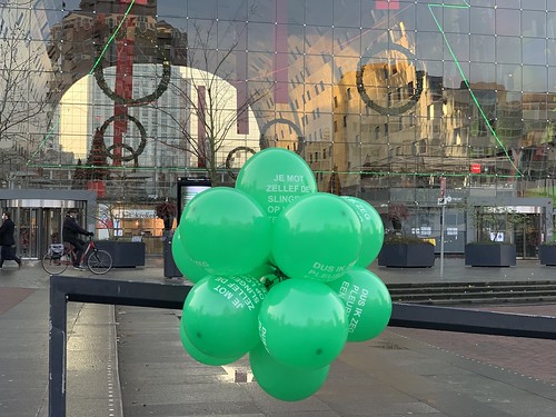  Ballontoef <a href='http://www.rotterdamsballonnenbedrijf.nl/plaatsen/markthal' class='w3-text-indigo'>Markthal</a> Rotterdam Rotterdamse Ballonnen