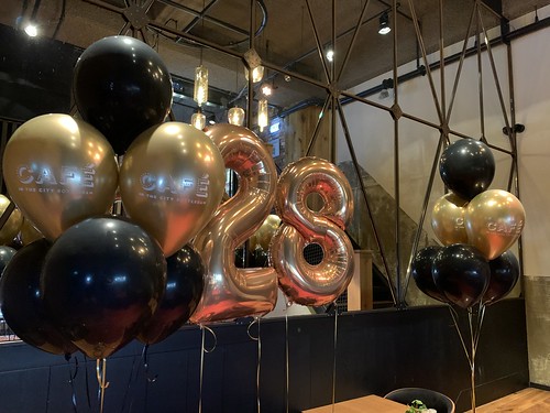  Tafeldecoratie 6ballonnen Bedrukt Folieballon Cijfer 28 <a href='http://www.rotterdamsballonnenbedrijf.nl/plaatsen/cafe-in-the-city' class='w3-text-indigo'>Cafe In The City</a> Rotterdam