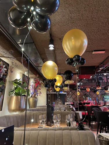  Cloudbuster Rond 16 Inch Met Led Verlichting <a href='http://www.rotterdamsballonnenbedrijf.nl/plaatsen/cafe-in-the-city' class='w3-text-indigo'>Cafe In The City</a> Rotterdam
