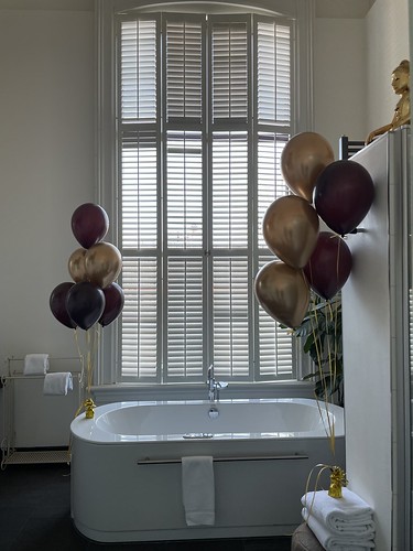  Tafeldecoratie 5ballonnen Folieballon Huwelijksaanzoek Verjaardag Corner Suite <a href='http://www.rotterdamsballonnenbedrijf.nl/plaatsen/pincoffs' class='w3-text-indigo'>Pincoffs</a> Style Suite Hotel <a href='http://www.rotterdamsballonnenbedrijf.nl/plaatsen/pincoffs' class='w3-text-indigo'>Pincoffs</a> Rotterdam