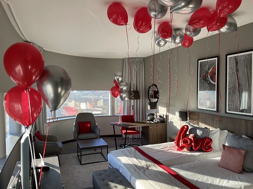  Heliumballonnen Folieballon Letters Love Tafeldecoratie 5ballonnen Tafeldecoratie 3ballonnen Huwelijksaanzoek Valentijnsdag Executive Hotelkamer <a href='http://www.rotterdamsballonnenbedrijf.nl/plaatsen/bilderberg-parkhotel' class='w3-text-indigo'>Bilderberg Parkhotel</a> Rotterdam