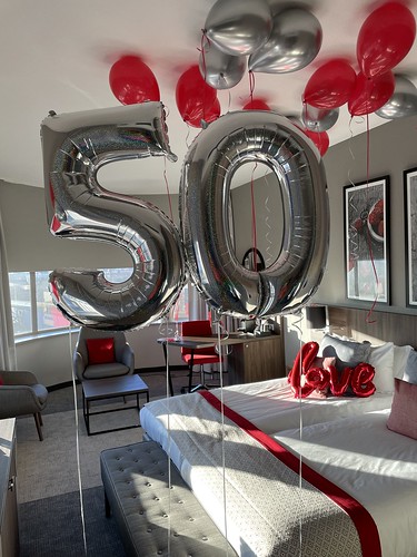  Heliumballonnen Folieballon Cijfer 50 Folieballon Letters Love Tafeldecoratie 5ballonnen Tafeldecoratie 3ballonnen Verjaardag Executive Hotelkamer <a href='http://www.rotterdamsballonnenbedrijf.nl/plaatsen/bilderberg-parkhotel' class='w3-text-indigo'>Bilderberg Parkhotel</a> Rotterdam