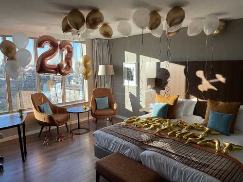  Heliumballonnen Folieballon Cijfer 23 Folieballon Letters Happy Birthday Tafeldecoratie 5ballonnen Tafeldecoratie 3ballonnen Verjaardag Deluxe Hotelkamer <a href='http://www.rotterdamsballonnenbedrijf.nl/plaatsen/bilderberg-parkhotel' class='w3-text-indigo'>Bilderberg Parkhotel</a> Rotterdam