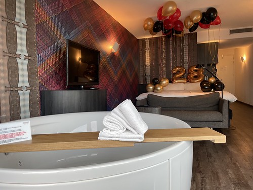  Folieballon Cijfer 28 Heliumballonnen Verjaardag Waterfront Spa Kamer <a href='http://www.rotterdamsballonnenbedrijf.nl/plaatsen/mainport' class='w3-text-indigo'>Mainport</a> Hotel Rotterdam