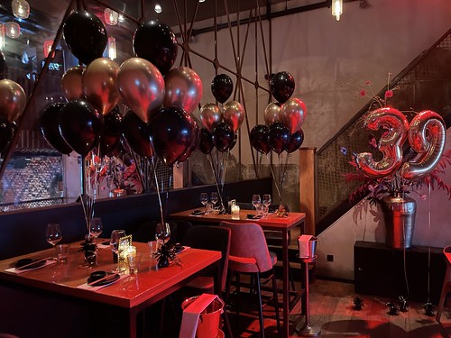  Tafeldecoratie 6ballonnen En Folieballon Cijfer 39 Verjaardag <a href='http://www.rotterdamsballonnenbedrijf.nl/plaatsen/cafe-in-the-city' class='w3-text-indigo'>Cafe In The City</a> Rotterdam