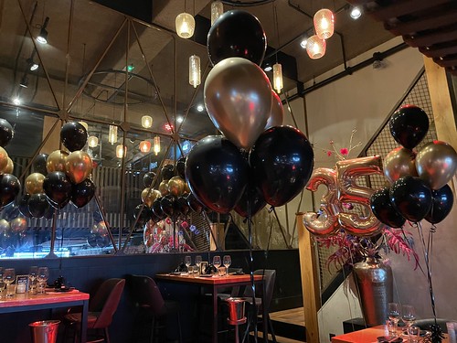  Tafeldecoratie 6ballonnen Folieballon Cijfer 35 Verjaardag <a href='http://www.rotterdamsballonnenbedrijf.nl/plaatsen/cafe-in-the-city' class='w3-text-indigo'>Cafe In The City</a> Rotterdam