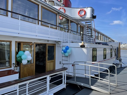  Ballontoef Bedrukt Bedrijfsfeest 125 Jaar Jubileum Fruitypack <a href='http://www.rotterdamsballonnenbedrijf.nl/plaatsen/raderstoomboot-de-majesteit' class='w3-text-indigo'>Raderstoomboot De Majesteit</a> Rotterdam