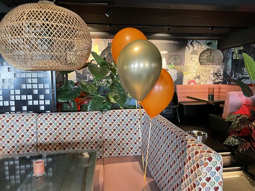  Tafeldecoratie 3ballonnen <a href='http://www.rotterdamsballonnenbedrijf.nl/plaatsen/vandal' class='w3-text-indigo'>Vandal</a> Rotterdam