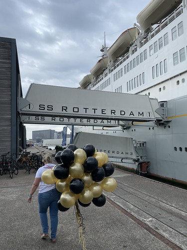  Heliumballonnen B Deck <a href='http://www.rotterdamsballonnenbedrijf.nl/plaatsen/ss-rotterdam' class='w3-text-indigo'>SS Rotterdam</a>