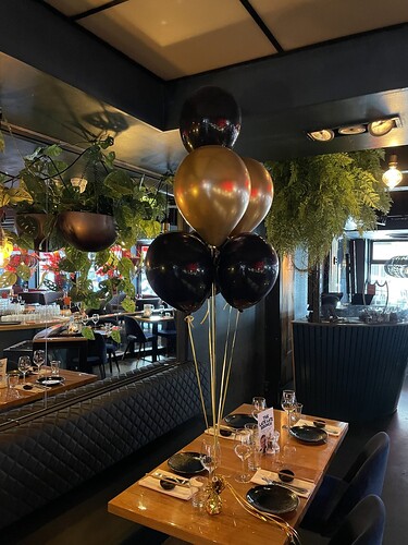  Tafeldecoratie 6ballonnen The <a href='http://www.rotterdamsballonnenbedrijf.nl/plaatsen/oyster-club' class='w3-text-indigo'>Oyster Club</a> Rotterdam