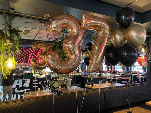  Tafeldecoratie 6ballonnen Folieballon Cijfer 37 Verjaardag The <a href='http://www.rotterdamsballonnenbedrijf.nl/plaatsen/oyster-club' class='w3-text-indigo'>Oyster Club</a> Rotterdam