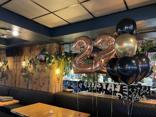  Tafeldecoratie 6ballonnen Folieballon Cijfer 22 Verjaardag The <a href='http://www.rotterdamsballonnenbedrijf.nl/plaatsen/oyster-club' class='w3-text-indigo'>Oyster Club</a> Rotterdam