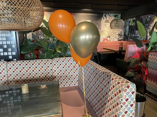  Tafeldecoratie 3ballonnen <a href='http://www.rotterdamsballonnenbedrijf.nl/plaatsen/vandal' class='w3-text-indigo'>Vandal</a> Rotterdam