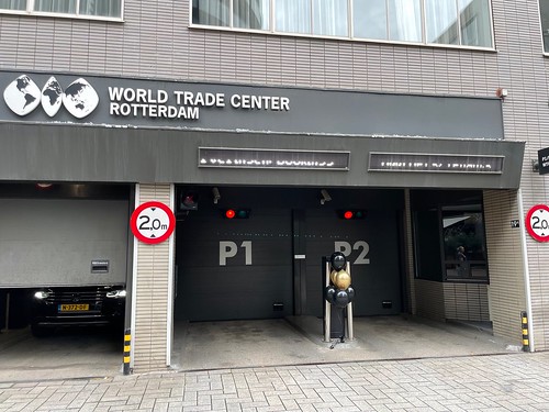  Tafeldecoratie 6ballonnen Parkeergarage Interparking World Trade Center <a href='http://www.rotterdamsballonnenbedrijf.nl/plaatsen/wtc' class='w3-text-indigo'>WTC</a> P1 En P2 Parkeren Rotterdam