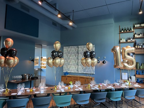  Tafeldecoratie 6ballonnen En Folieballon Cijfer 15 Verjaardag Restaurant <a href='http://www.rotterdamsballonnenbedrijf.nl/plaatsen/fitzgerald' class='w3-text-indigo'>Fitzgerald</a> Rotterdam