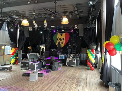  Ballonpilaar Breed Rond Ballontoef One Love Reggae Cruise Partyboot De Ameland Rotterdam
