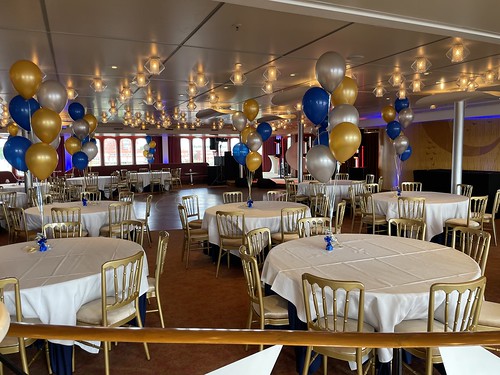 Tafeldecoratie 7ballonnen Queens Lounge <a href='http://www.rotterdamsballonnenbedrijf.nl/plaatsen/ss-rotterdam' class='w3-text-indigo'>SS Rotterdam</a>