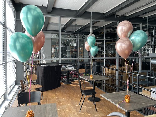  Tafeldecoratie 3ballonnen <a href='http://www.rotterdamsballonnenbedrijf.nl/plaatsen/jordys-bakery' class='w3-text-indigo'>Jordys Bakery</a> Rotterdam