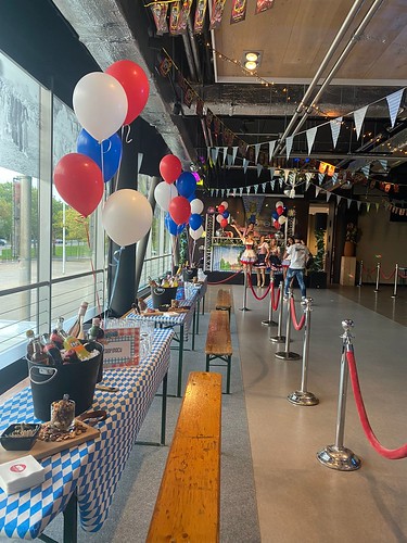  Tafeldecoratie 5ballonnen Oktoberfest Jupiler Lounge <a href='http://www.rotterdamsballonnenbedrijf.nl/plaatsen/sparta' class='w3-text-indigo'>Sparta</a> Stadion Het Kasteel Spangen Rotterdam