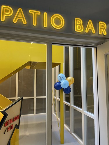  Ballontoef Bedrukt Blue Patio Bar Room Mate Bruno Hotel Rotterdam