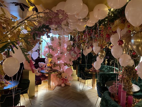  Organische Ballonnenmuur Tafeldecoratie 5ballonnen En Losse Heliumballonnen Babyshower Restaurant Goud Van Herman Den Blijker Rotterdam