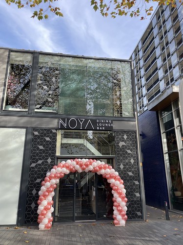  Ballonboog 7m Opening Dining Lounge Bar <a href='http://www.rotterdamsballonnenbedrijf.nl/plaatsen/noya' class='w3-text-indigo'>NOYA</a> <a href='http://www.rotterdamsballonnenbedrijf.nl/plaatsen/karel-doormanstraat' class='w3-text-indigo'>Karel Doormanstraat</a> Rotterdam