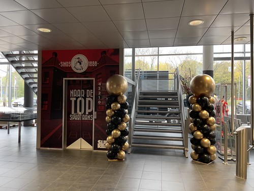  Ballonpilaar Breed Rond Chrome Goud En Zwart Entree Sparta Stadion Het Kasteel Spangen Rotterdam