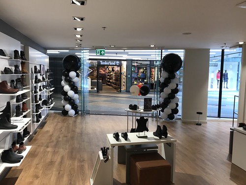  Ballonpilaar Breed Rond Opening Ecco Schoenen Beurstraverse <a href='http://www.rotterdamsballonnenbedrijf.nl/plaatsen/koopgoot' class='w3-text-indigo'>Koopgoot</a> Rotterdam