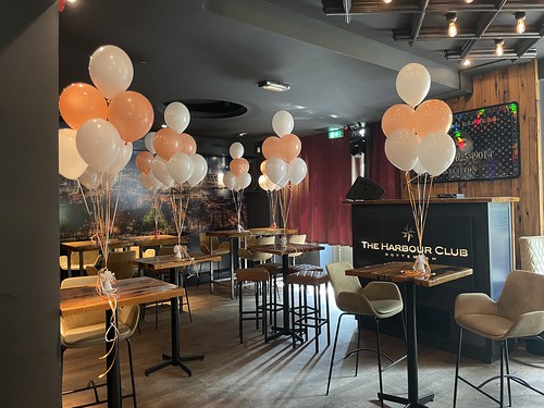  Tafeldecoratie 6ballonnen The <a href='http://www.rotterdamsballonnenbedrijf.nl/plaatsen/harbour-club' class='w3-text-indigo'>Harbour Club</a> Rotterdam