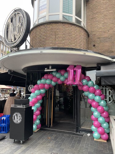  Ballonboog 6m Jubileum 11 Jaar <a href='http://www.rotterdamsballonnenbedrijf.nl/plaatsen/1nul8' class='w3-text-indigo'>1NUL8</a> Rotterdam