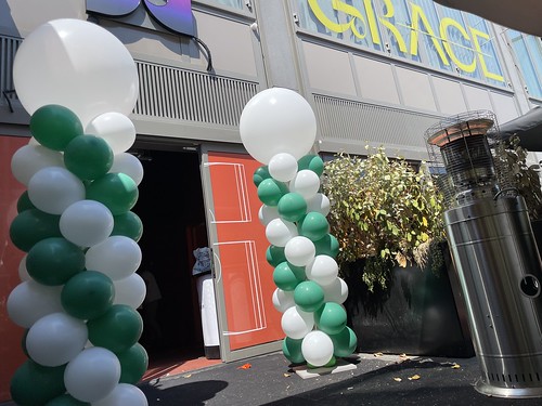  Ballonpilaar Breed Rond Hells Kitchen Wint Rotterdamse Ondernemersprijs 2023 <a href='http://www.rotterdamsballonnenbedrijf.nl/plaatsen/grace' class='w3-text-indigo'>Grace</a> Rotterdam