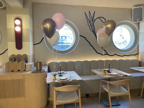  Tafeldecoratie 3ballonnen <a href='http://www.rotterdamsballonnenbedrijf.nl/plaatsen/1nul8' class='w3-text-indigo'>1NUL8</a> The Basement Rotterdam