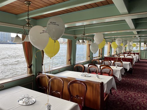  Tafeldecoratie 3 Ballonnen Bedrukt Bedrijfsfeest Jubileum 60 Jaar Kamps Transport <a href='http://www.rotterdamsballonnenbedrijf.nl/plaatsen/raderstoomboot-de-majesteit' class='w3-text-indigo'>Raderstoomboot De Majesteit</a> Rotterdam