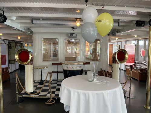  Tafeldecoratie 3 Ballonnen Bedrukt Bedrijfsfeest Jubileum 60 Jaar Kamps Transport <a href='http://www.rotterdamsballonnenbedrijf.nl/plaatsen/raderstoomboot-de-majesteit' class='w3-text-indigo'>Raderstoomboot De Majesteit</a> Rotterdam