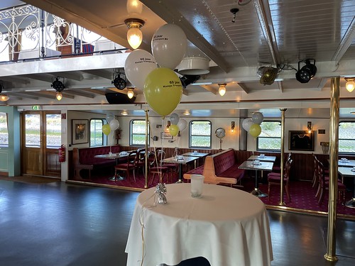  Tafeldecoratie 3ballonnen Bedrukt Bedrijfsfeest Jubileum 60 Jaar Kamps Transport <a href='http://www.rotterdamsballonnenbedrijf.nl/plaatsen/raderstoomboot-de-majesteit' class='w3-text-indigo'>Raderstoomboot De Majesteit</a> Rotterdam