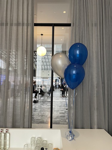  Tafeldecoratie 3 Ballonnen Rotterdam Hall <a href='http://www.rotterdamsballonnenbedrijf.nl/plaatsen/postillion-hotel' class='w3-text-indigo'>Postillion Hotel</a> And Convention Centre Wtc Beurs Rotterdam