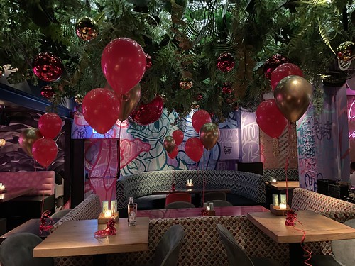  Tafeldecoratie 3ballonnen Kerst <a href='http://www.rotterdamsballonnenbedrijf.nl/plaatsen/1nul8' class='w3-text-indigo'>1NUL8</a> Rotterdam