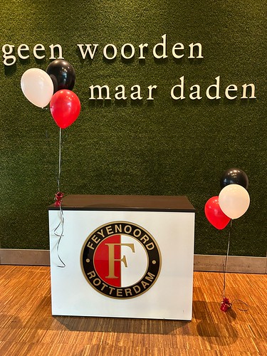  Tafeldecoratie 3ballonnen Meet And Greet Bijzondere Wensen <a href='http://www.rotterdamsballonnenbedrijf.nl/plaatsen/maasgebouw' class='w3-text-indigo'>Maasgebouw</a> De Kuip <a href='http://www.rotterdamsballonnenbedrijf.nl/plaatsen/feyenoord' class='w3-text-indigo'>Feyenoord</a> Rotterdam