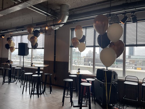 Tafeldecoratie Gronddecoratie 5 Ballonnen <a href='http://www.rotterdamsballonnenbedrijf.nl/plaatsen/fontein-de-rooftop' class='w3-text-indigo'>Fontein De Rooftop</a> Rotterdam