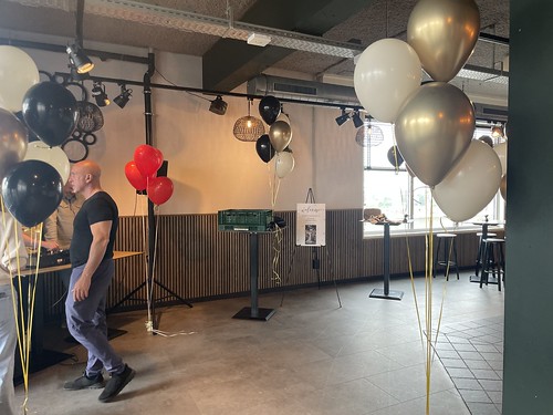  Tafeldecoratie Gronddecoratie 5 Ballonnen <a href='http://www.rotterdamsballonnenbedrijf.nl/plaatsen/fontein-de-rooftop' class='w3-text-indigo'>Fontein De Rooftop</a> Rotterdam