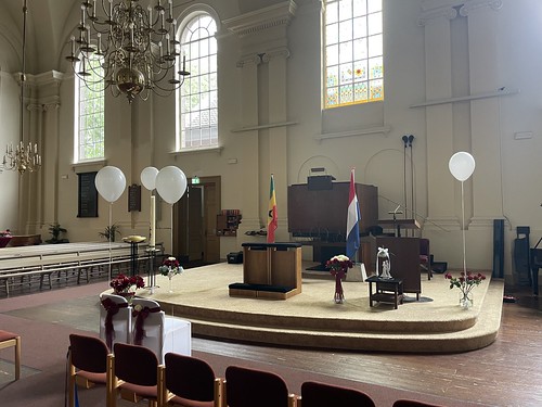 Cloudbuster Rond Huwelijk <a href='http://www.rotterdamsballonnenbedrijf.nl/plaatsen/hoflaankerk' class='w3-text-indigo'>Hoflaankerk</a> Kralingen Rotterdam