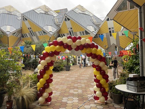  Ballonboog 6m <a href='http://www.rotterdamsballonnenbedrijf.nl/plaatsen/kubuswoningen' class='w3-text-indigo'>Kubuswoningen</a> Rotterdam
