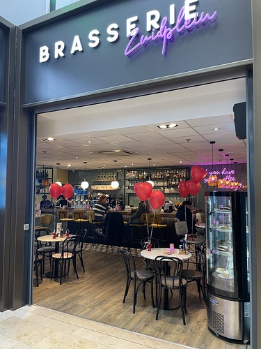  Tafeldecoratie 2 Hartballonnen Valentijnsdag Brasserie <a href='http://www.rotterdamsballonnenbedrijf.nl/plaatsen/zuidplein' class='w3-text-indigo'>Zuidplein</a> Rotterdam