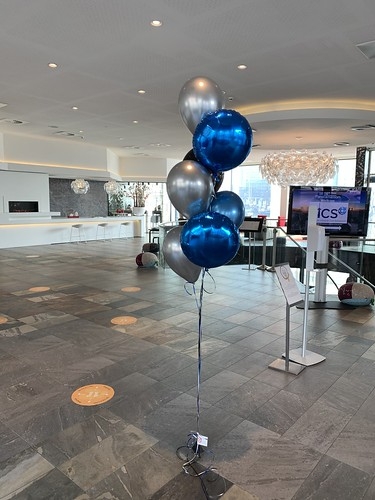 Ballonboeket Blauw Zwart Zilver Lobby Mainport  Design Hotel Rotterdam