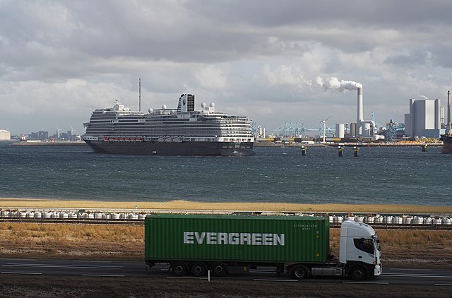 Cruise Schip Maasvlakte