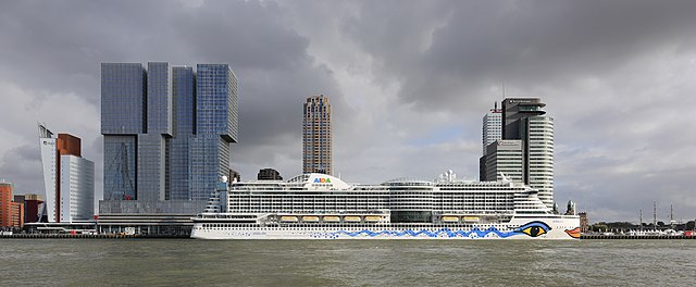 4 Top Locations to Spot the Cruise Ships in Rotterdam