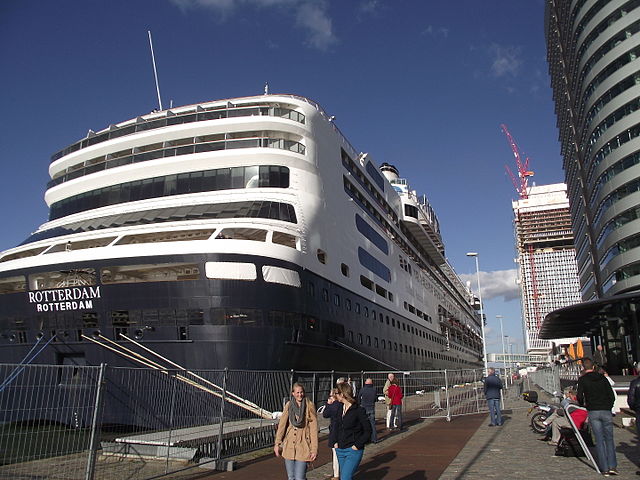 Cruiseschip Wilhelminakade Rotterdam