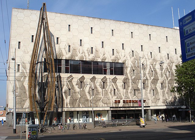 De Bijenkorf is het meest luxe warenhuis van Rotterdam