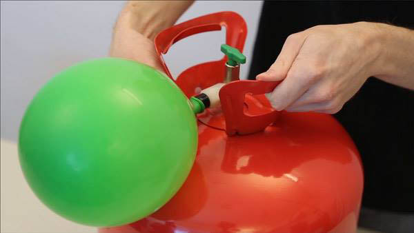 Ballonnen zelf vullen met helium met een wegwerptankje